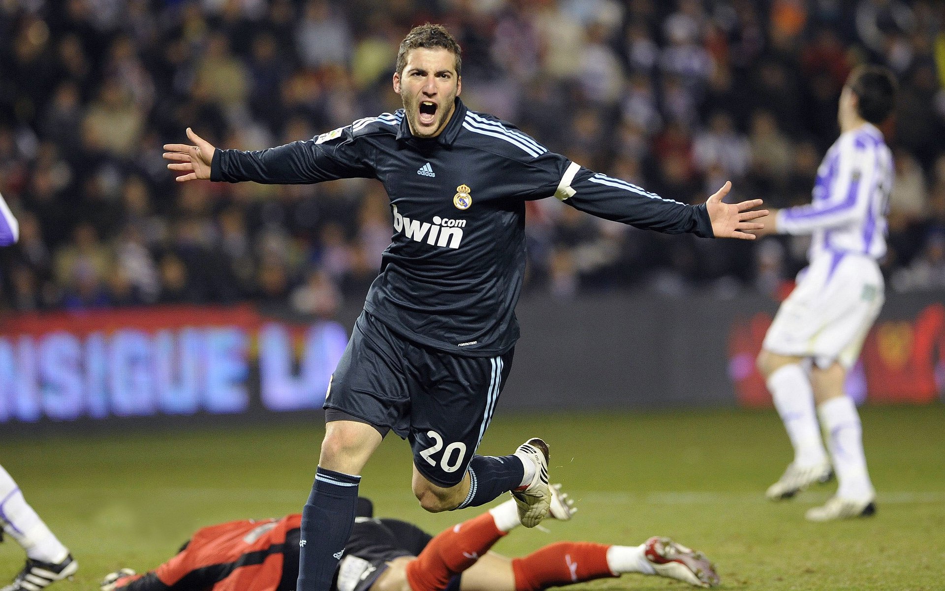 “中国足球俱乐部迎接新冠疫情后复苏”，中国足球队最新